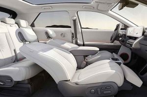 Với không gian nội thất rộng rãi, thiết kế thân thiện với môi trường và trải nghiệm cao cấp, Hyundai IONIQ 5