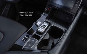 Hyundai Custin cũng được trang bị nút bấm chuyển số "shift by wire,"