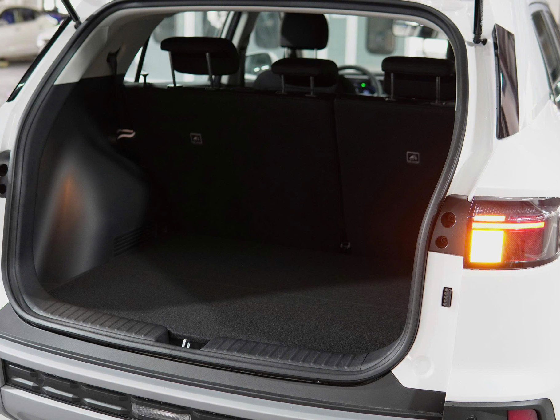 Cốp xe Hyundai Creta Tiêu chuẩn
